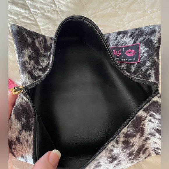 Makeup Junkies Bags Cow Animal Print EUC - Picture 6 of 7